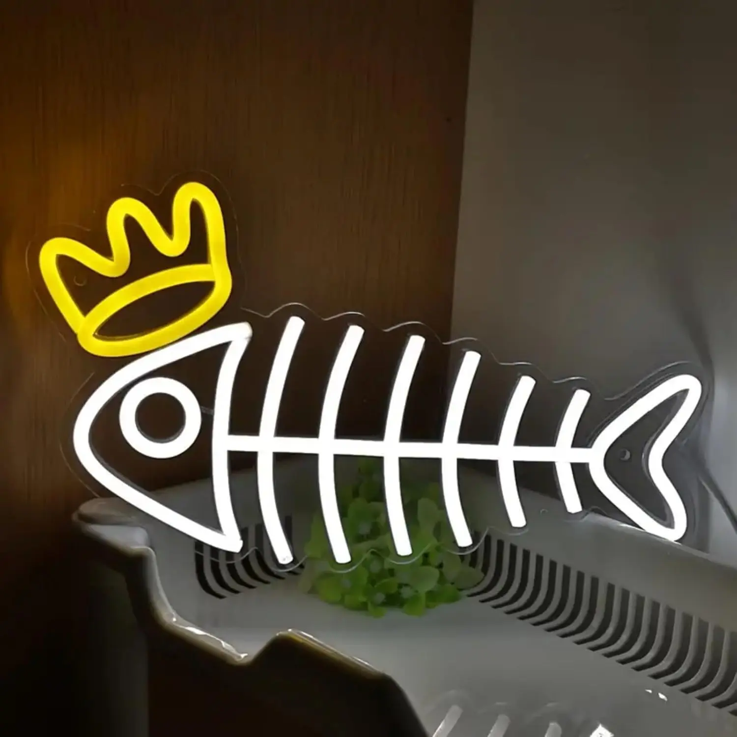لافتة نيون على شكل عظمة سمكة ب - مراجعة Aquarium Fish Restaurant وسعره